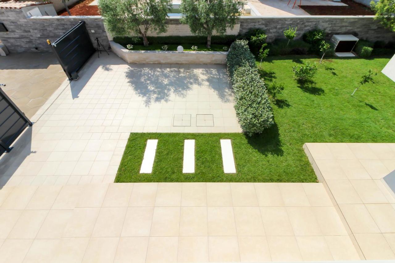 Modern Villa Nerina With Private Pool Near Pula Exterior foto