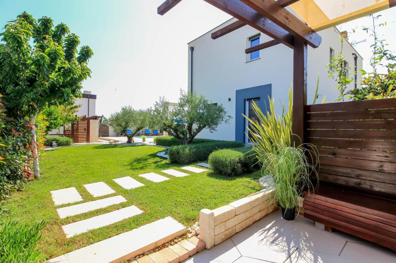 Modern Villa Nerina With Private Pool Near Pula Exterior foto