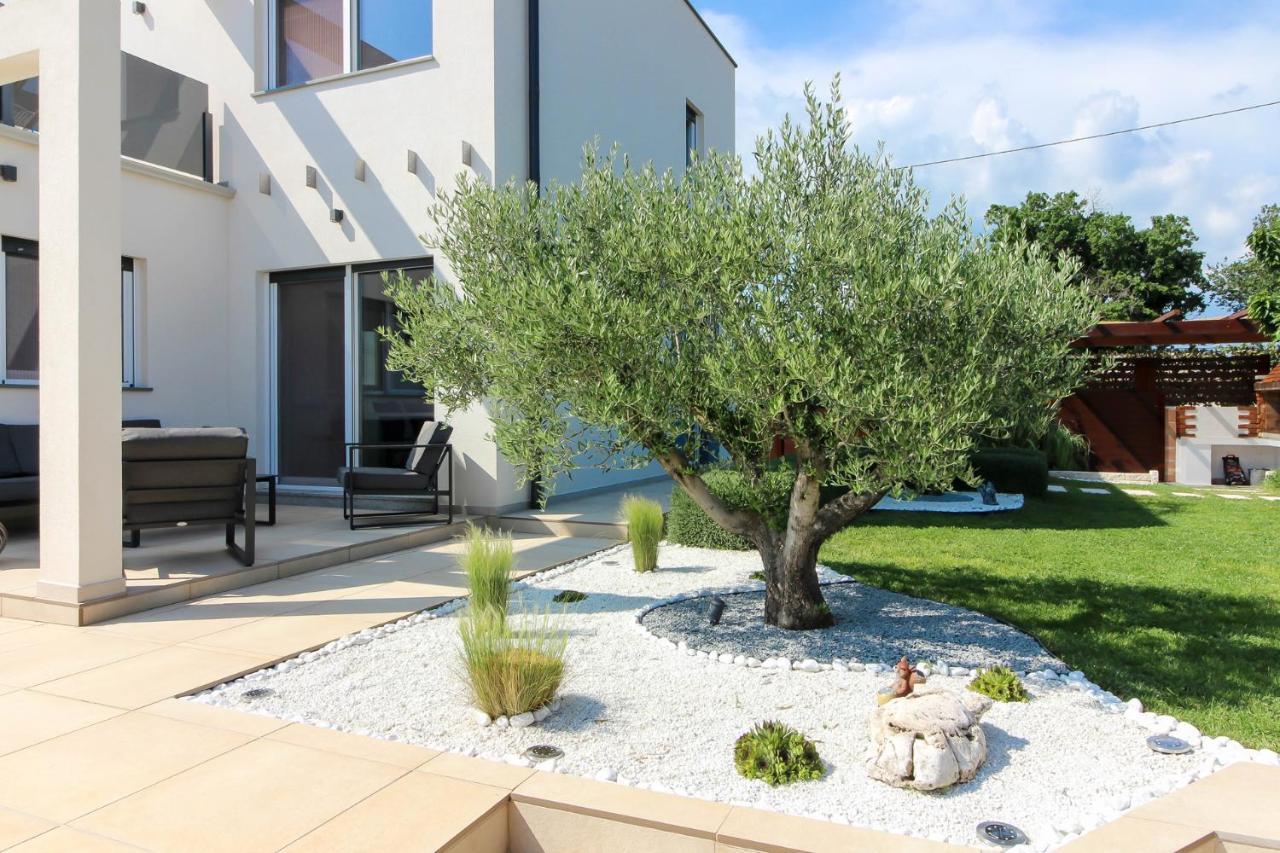 Modern Villa Nerina With Private Pool Near Pula Exterior foto