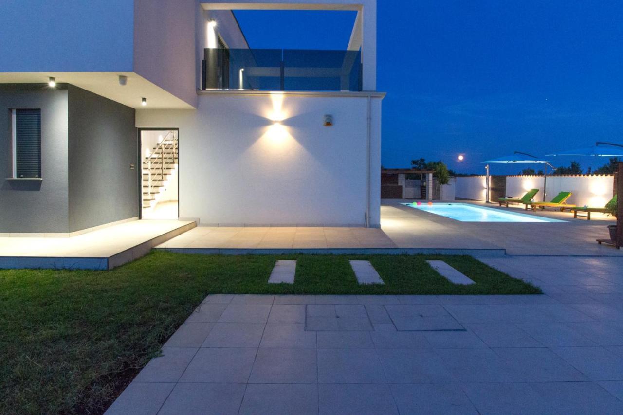 Modern Villa Nerina With Private Pool Near Pula Exterior foto