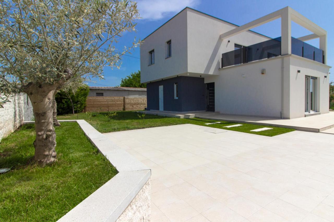 Modern Villa Nerina With Private Pool Near Pula Exterior foto