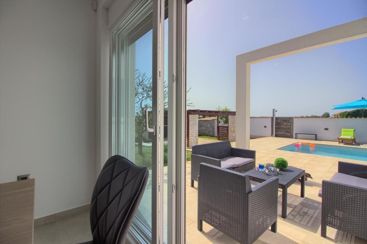Modern Villa Nerina With Private Pool Near Pula Exterior foto